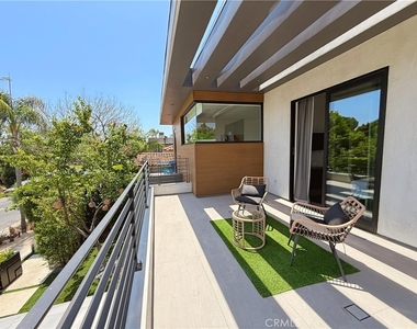415 N Martel Avenue - Photo Thumbnail 33