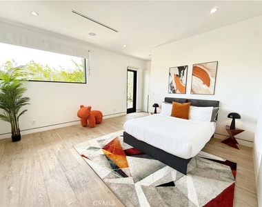 415 N Martel Avenue - Photo Thumbnail 30