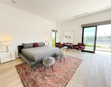 415 N Martel Avenue - Photo Thumbnail 20