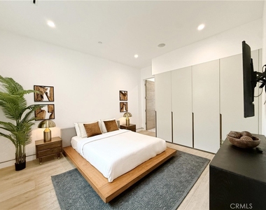 415 N Martel Avenue - Photo Thumbnail 27