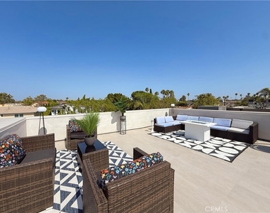 415 N Martel Avenue - Photo Thumbnail 36