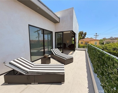 415 N Martel Avenue - Photo Thumbnail 25
