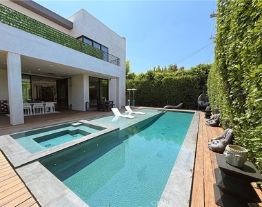 415 N Martel Avenue - Photo Thumbnail 16