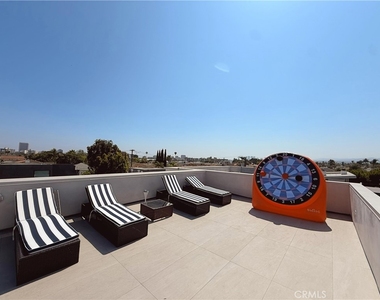 415 N Martel Avenue - Photo Thumbnail 37
