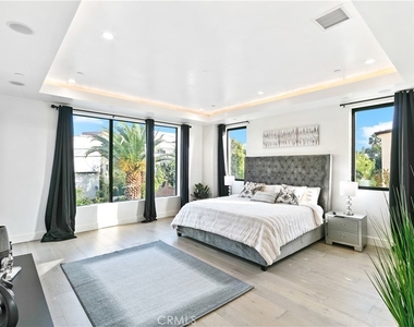 454 S Holt Avenue - Photo Thumbnail 11