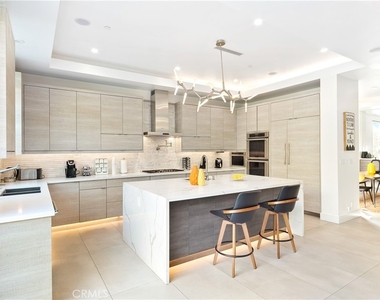 454 S Holt Avenue - Photo Thumbnail 6