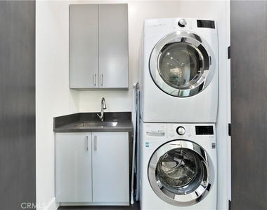 454 S Holt Avenue - Photo Thumbnail 9