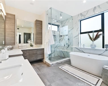 454 S Holt Avenue - Photo Thumbnail 10