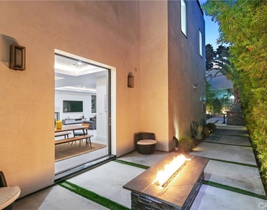 454 S Holt Avenue - Photo Thumbnail 14