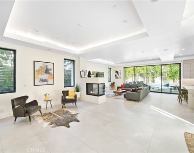 454 S Holt Avenue - Photo Thumbnail 3