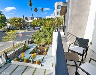 454 S Holt Avenue - Photo Thumbnail 19