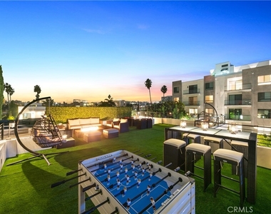 454 S Holt Avenue - Photo Thumbnail 17