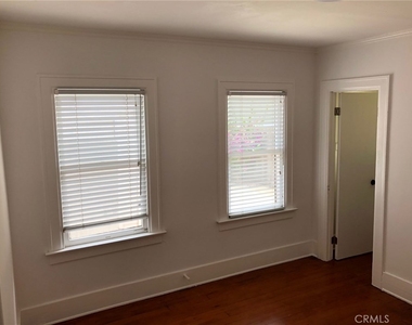 1085 Loma Drive - Photo Thumbnail 5