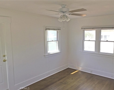 1085 Loma Drive - Photo Thumbnail 6