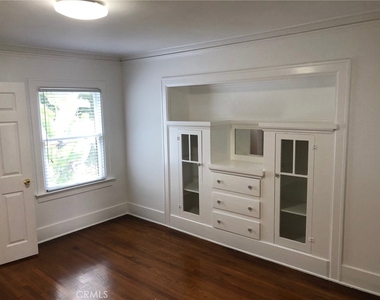 1085 Loma Drive - Photo Thumbnail 4