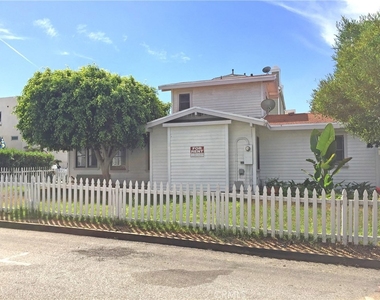 1085 Loma Drive - Photo Thumbnail 3