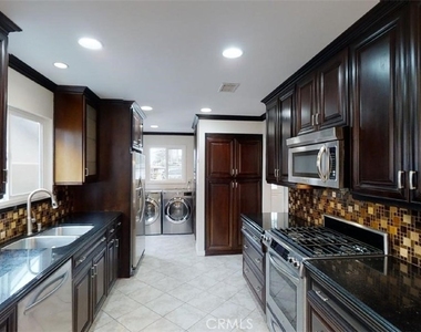 239 Albert Place - Photo Thumbnail 3
