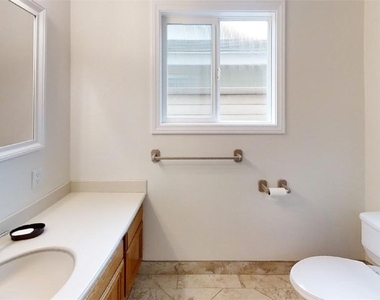 239 Albert Place - Photo Thumbnail 10