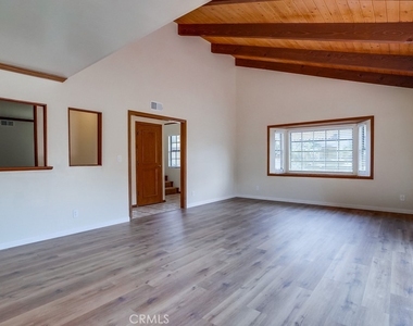 1307 Mackay Lane - Photo Thumbnail 12