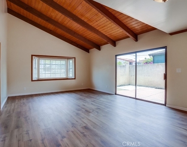 1307 Mackay Lane - Photo Thumbnail 10