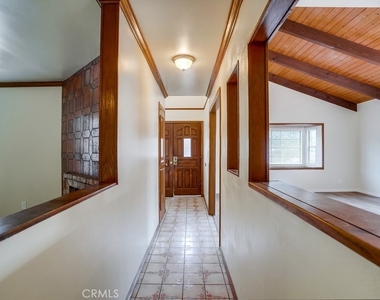 1307 Mackay Lane - Photo Thumbnail 7