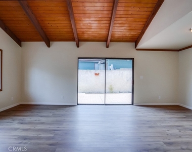 1307 Mackay Lane - Photo Thumbnail 9