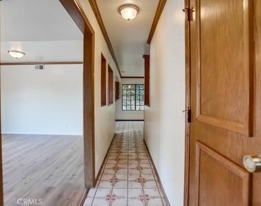 1307 Mackay Lane - Photo Thumbnail 8
