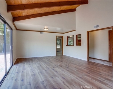 1307 Mackay Lane - Photo Thumbnail 13