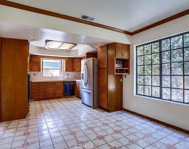 1307 Mackay Lane - Photo Thumbnail 18