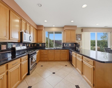 344 Plaza Los Osos - Photo Thumbnail 11