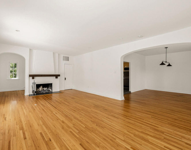 1323 Indiana Avenue - Photo Thumbnail 6