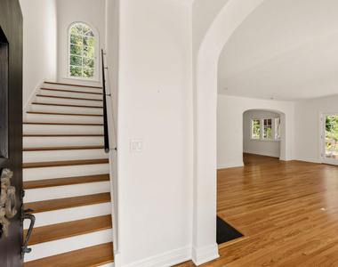 1323 Indiana Avenue - Photo Thumbnail 5