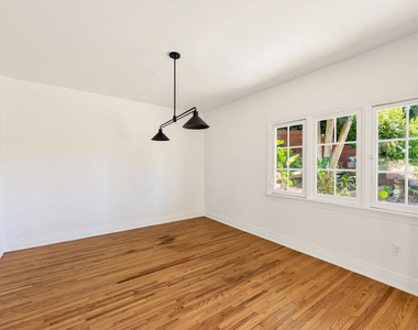 1323 Indiana Avenue - Photo Thumbnail 9