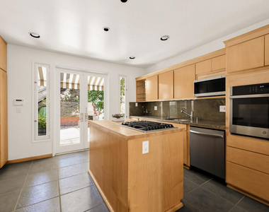 1323 Indiana Avenue - Photo Thumbnail 10