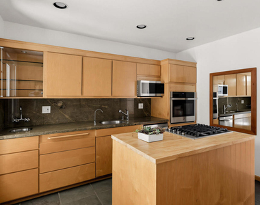 1323 Indiana Avenue - Photo Thumbnail 12