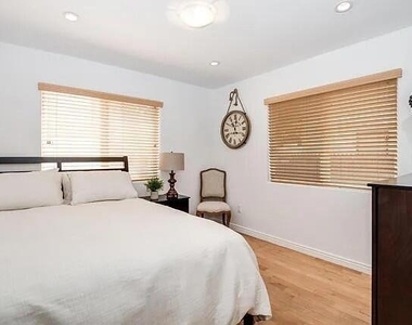 748 N La Jolla Avenue - Photo Thumbnail 10