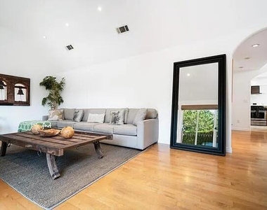 748 N La Jolla Avenue - Photo Thumbnail 2