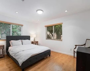 748 N La Jolla Avenue - Photo Thumbnail 11