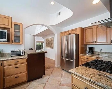 748 N La Jolla Avenue - Photo Thumbnail 6