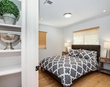 748 N La Jolla Avenue - Photo Thumbnail 14