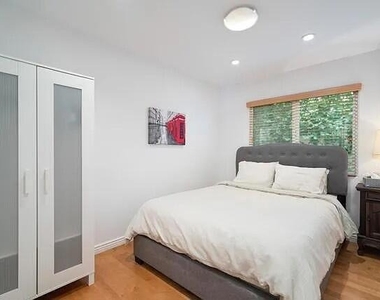 748 N La Jolla Avenue - Photo Thumbnail 12