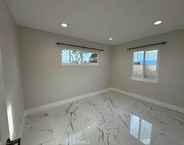 11791 Comstock - Photo Thumbnail 6