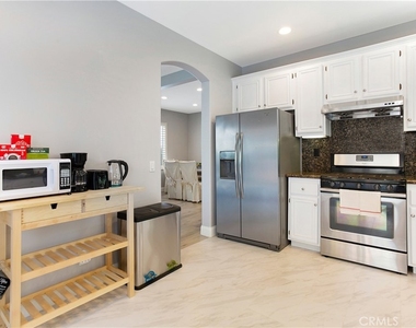 205 Cherrybrook Lane - Photo Thumbnail 6