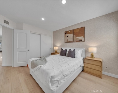 21 Lakefront - Photo Thumbnail 18