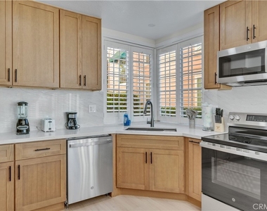 21 Lakefront - Photo Thumbnail 7