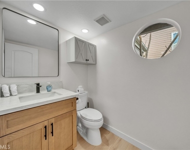 21 Lakefront - Photo Thumbnail 22
