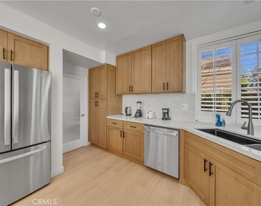 21 Lakefront - Photo Thumbnail 8