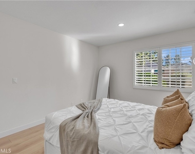21 Lakefront - Photo Thumbnail 17