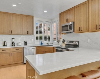 21 Lakefront - Photo Thumbnail 9