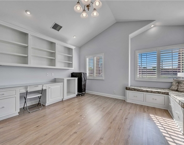 20 Coldbrook - Photo Thumbnail 18